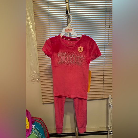 Juicy Couture Girls NWT Hot Pink Pajamas 2 Piece Short Sleeve and Long Pants - Picture 2 of 10